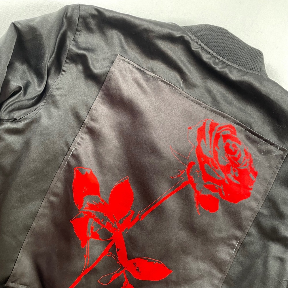 Forever 21‎ Mens Black Satin Bomber Jacket Red Rose Graphic Medium